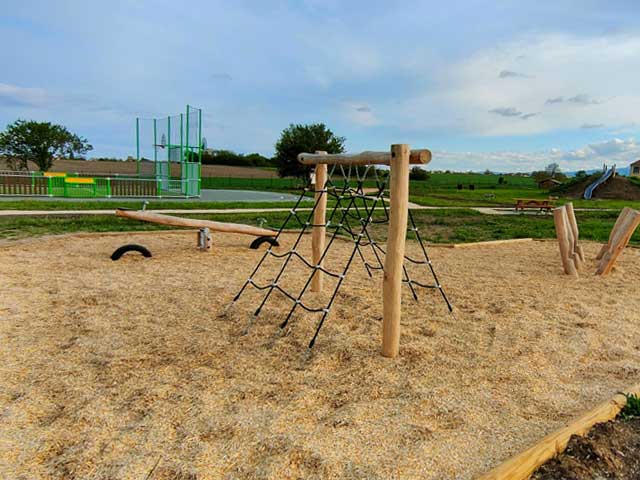 Aire de jeux en copeaux de roseaux Rosum